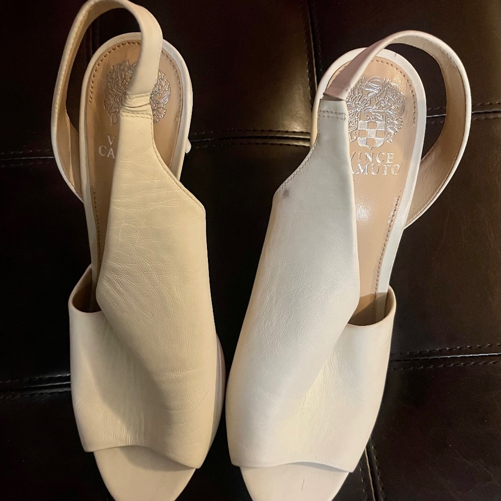 VINCE CAMUTO SLING BACK SANDALS HEEL